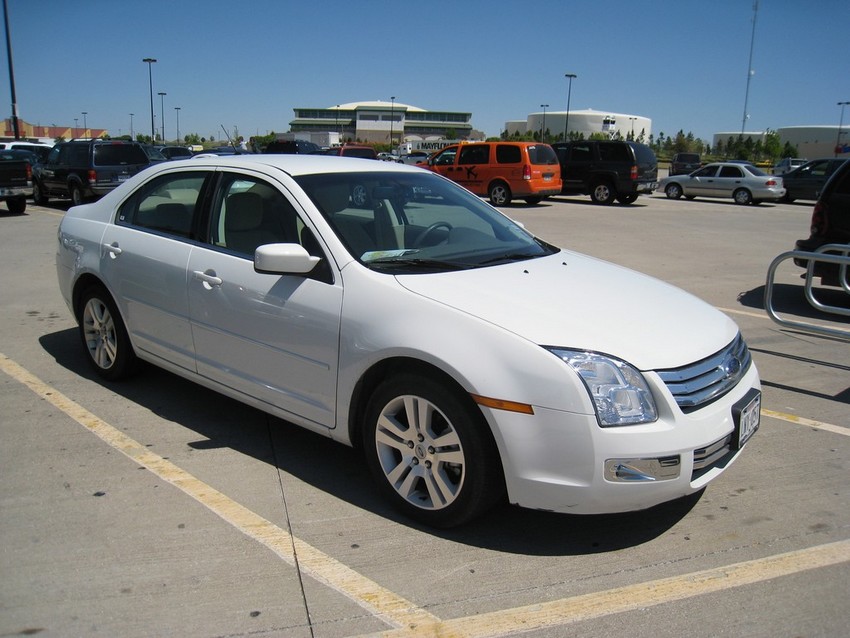 Leiebilen Ford Fusion V6.jpg