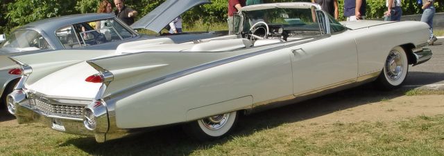 1959-Cadillac-Eldorado-Biarritz-Convertible-white-ra-lr.jpg