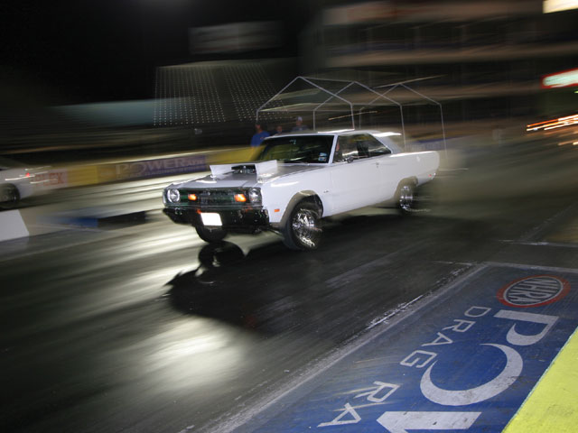 hrdp_0809_05_z+1969_dodge_dart+launch.jpg
