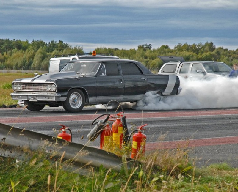 chevellen dragrace resize.jpg
