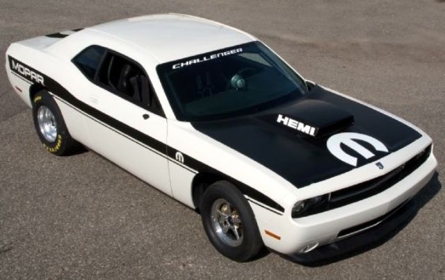 black___white_2008_challenger_drag_pak_-_small[1].jpg