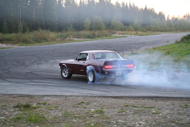 Mustang_burning2.jpg